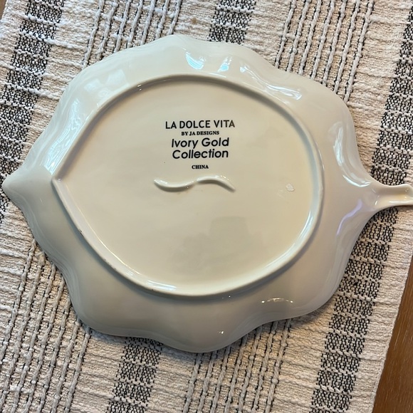 Ivory, Gold trim. Leaf plate - Picture 2 of 4